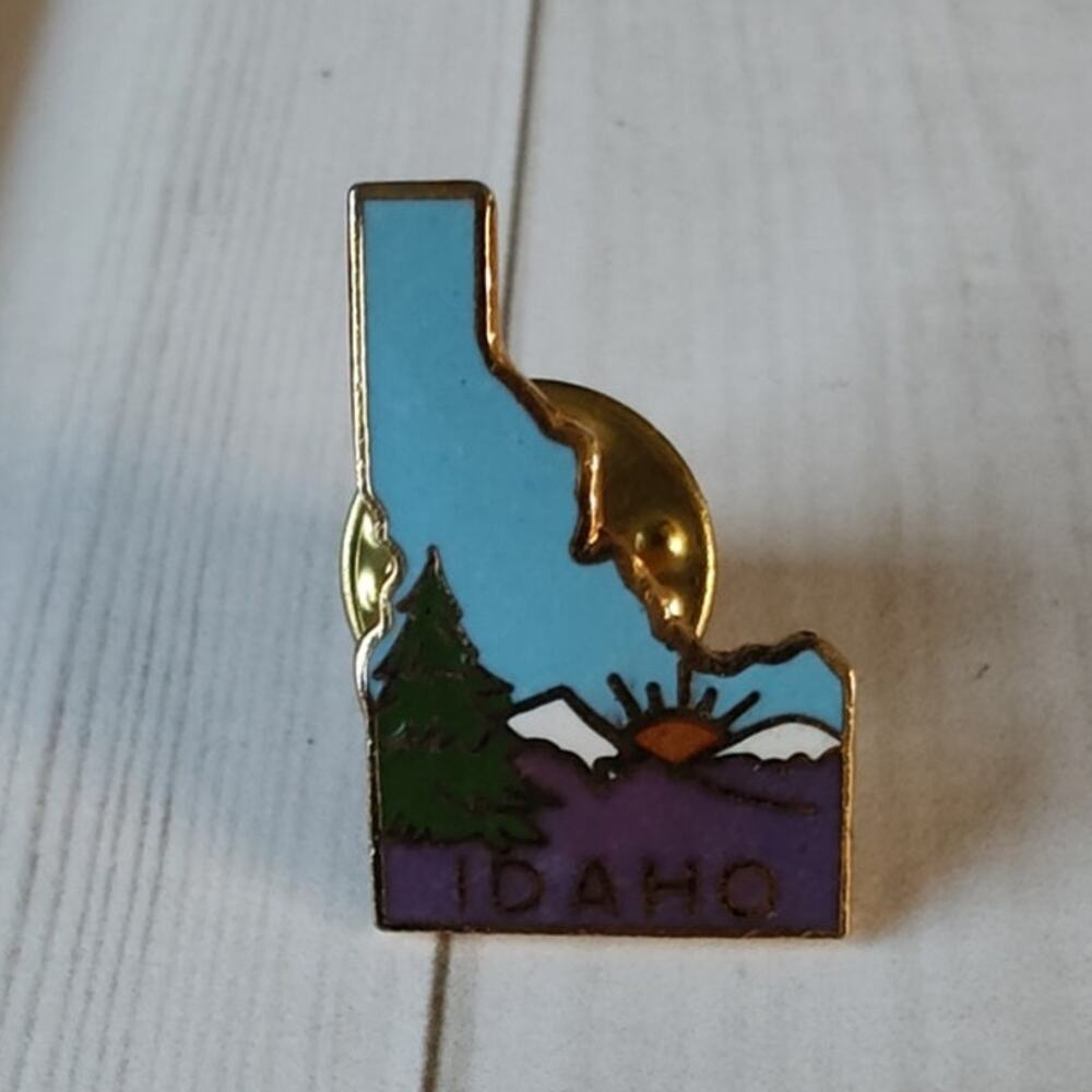 Idaho State Shaped Sunrise Pin Souvenir Travel Hat Lapel Collectible